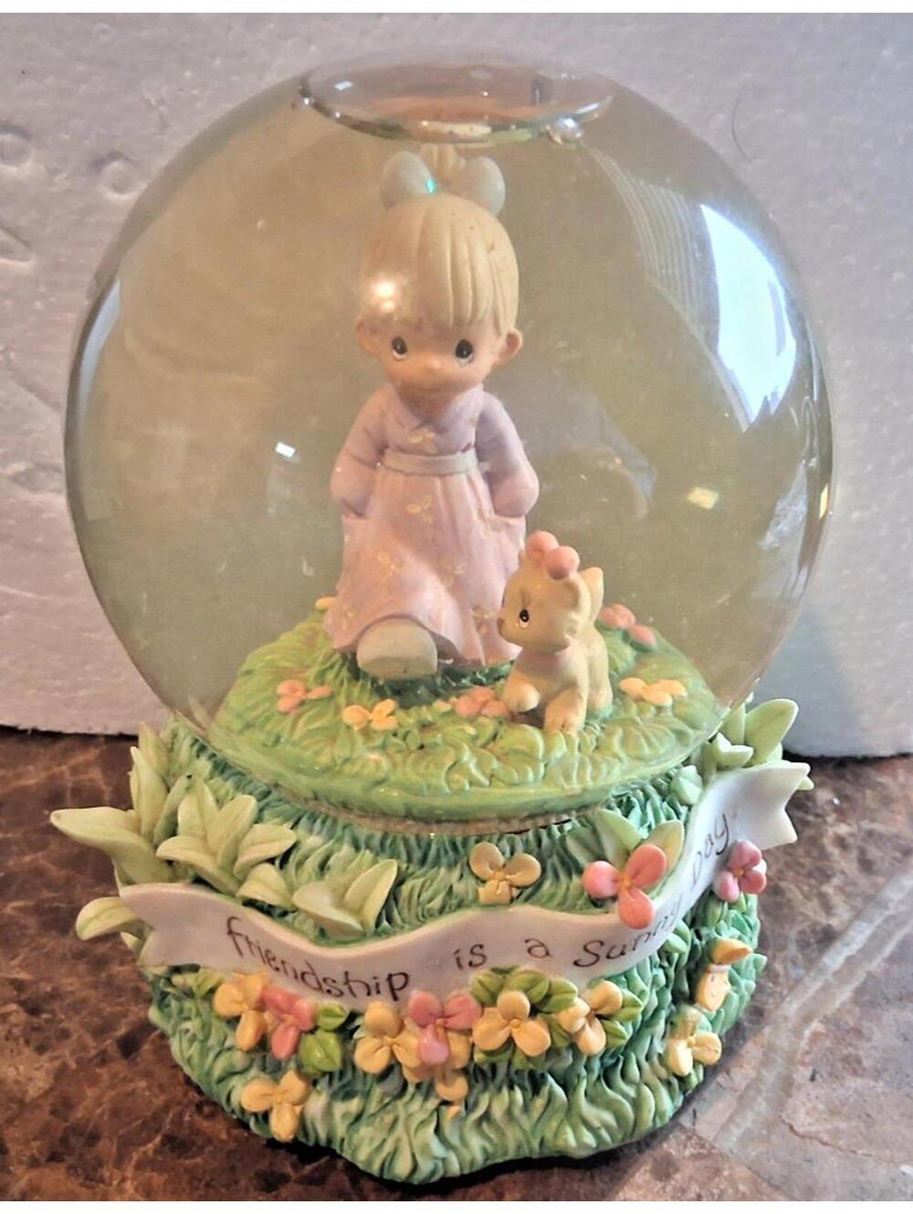 2000 Enesco Precious Moments Musical Snow Globe April Showers Friendship